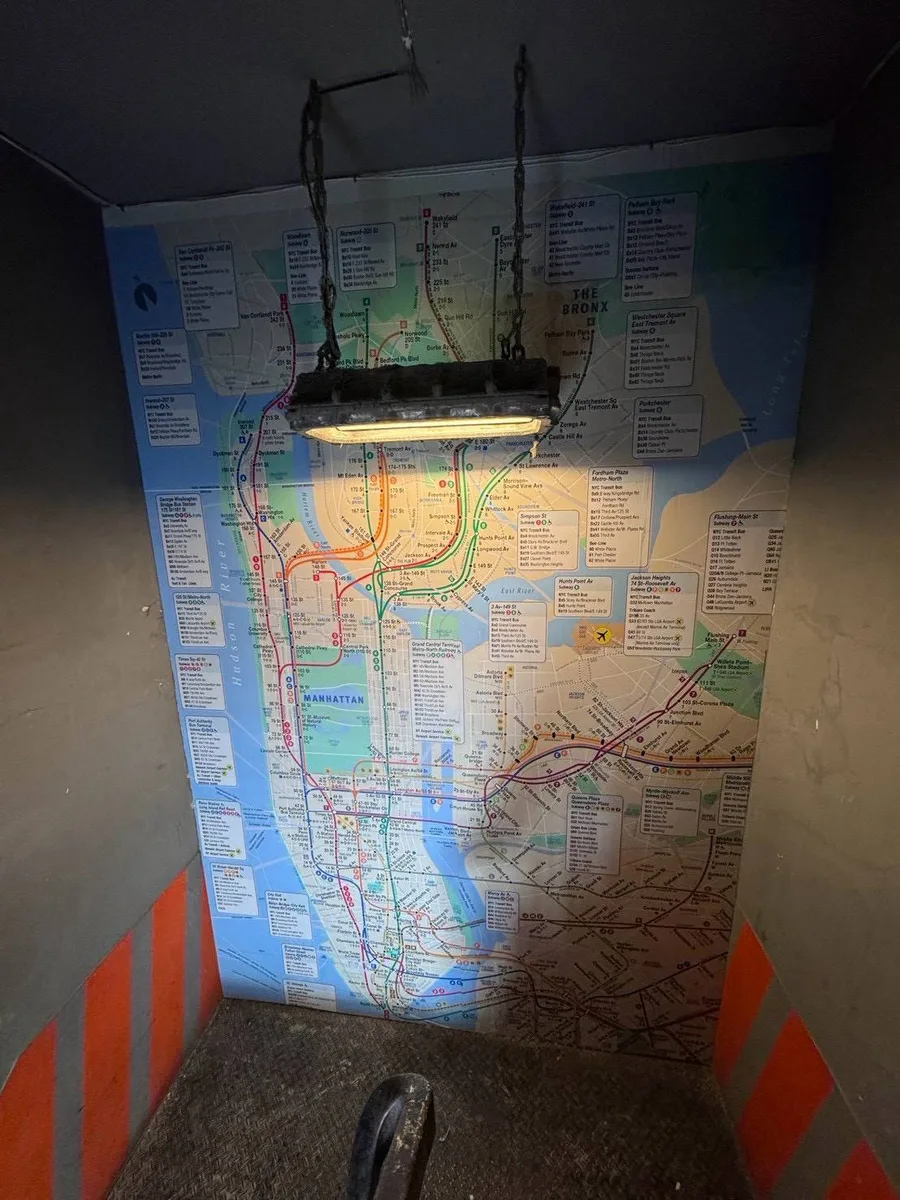 B Line by A Train 地鐵地圖牆面裝飾